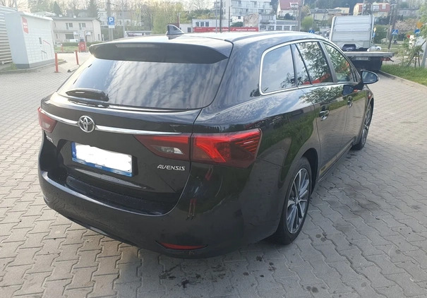 Toyota Avensis cena 69500 przebieg: 165200, rok produkcji 2016 z Gdynia małe 121